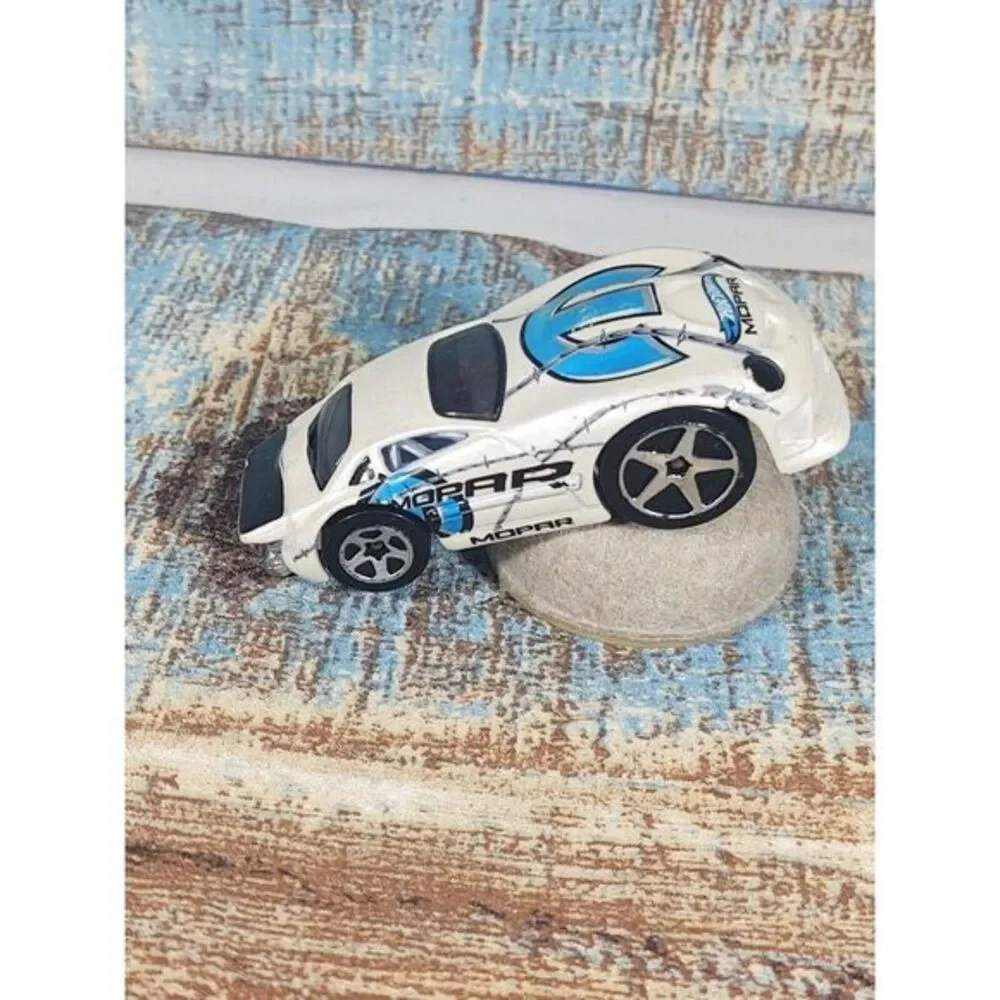 2004 First Edition Hotwheels Short Card Hardnoze Dodge Neon‎ 1/64 Scale